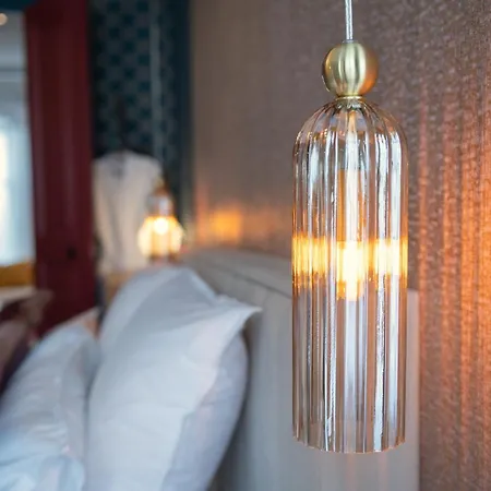 Emilia - De Prestige Au Coeur De *