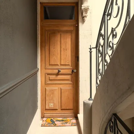 Emilia - De Prestige Au Coeur De