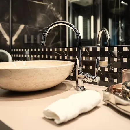 Emilia - De Prestige Au Coeur De *