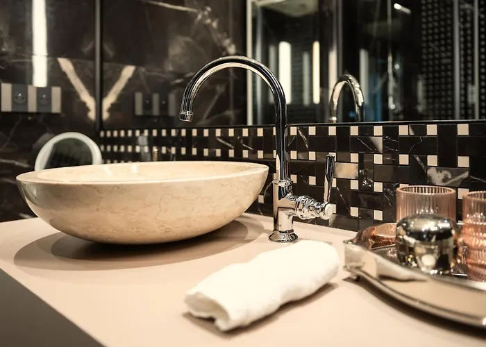 Emilia - De Prestige Au Coeur De *